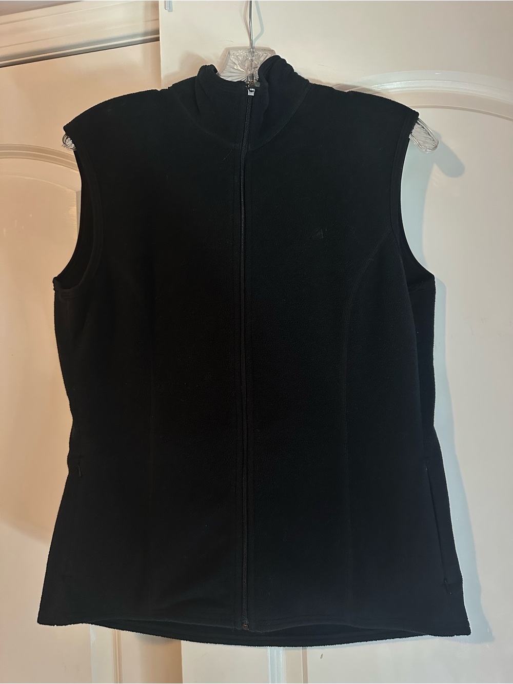 Eastern Mountain Sports Black Sleeveless Fleece Vest